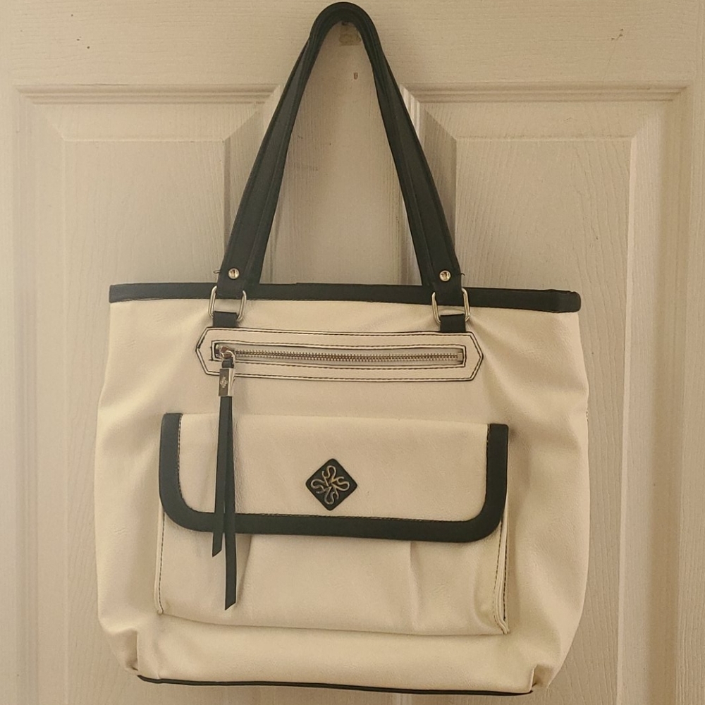 Very nice simply vera vera purse